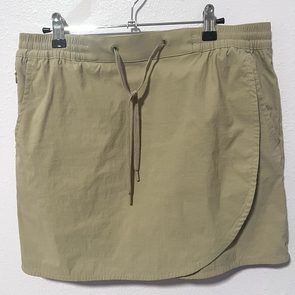 Eddie Bauer tan tulip hem skort medium - Picture 11 of 11